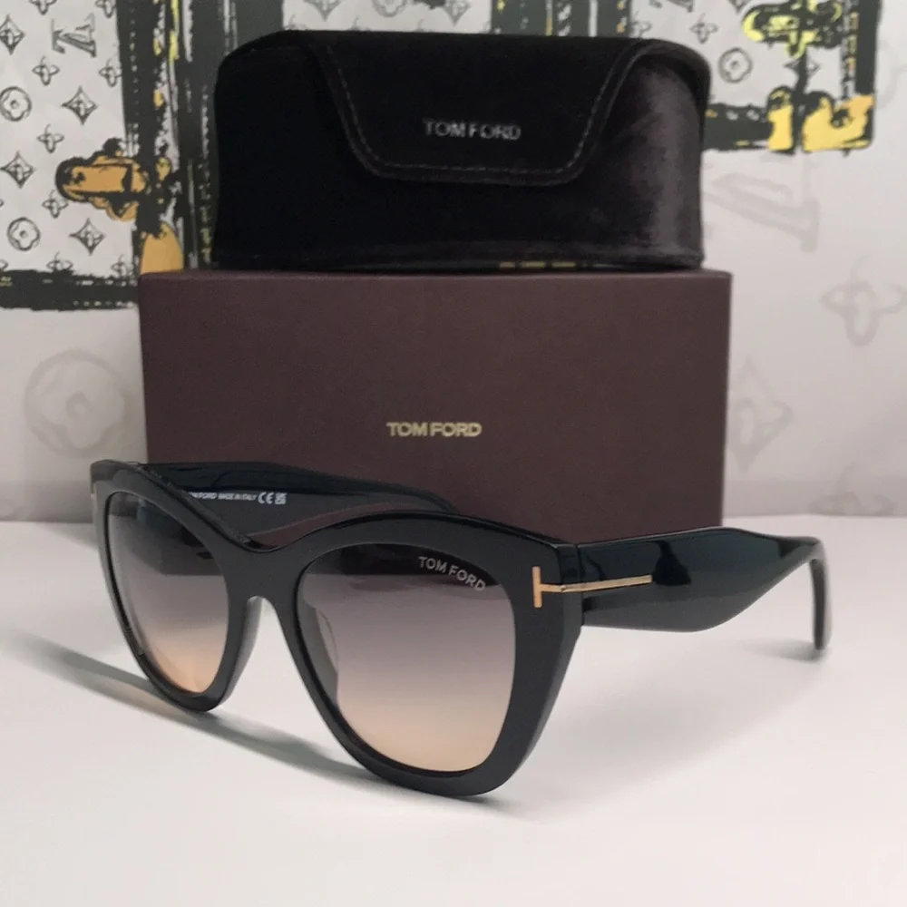 NEW Authentic Tom Ford Black Cat-Eye Sunglasses TF940 01B
